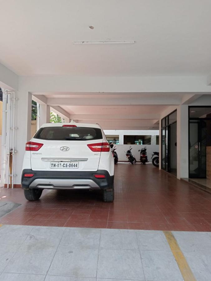 Season 4 Residences - 1Bhk Furnished Apartments Madrás Exterior foto